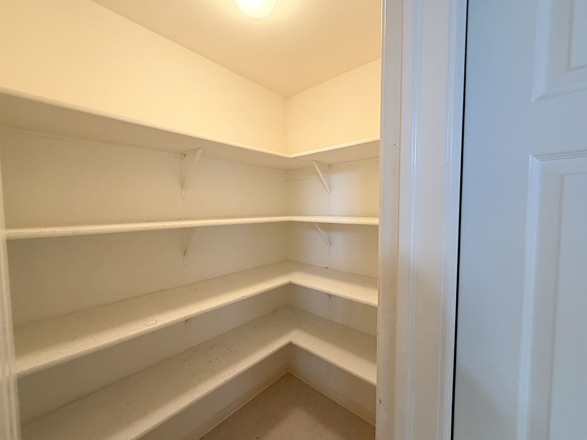 281 Governors Lane, Unit 281 Elgin, IL 60123 - Photo 8 of 21