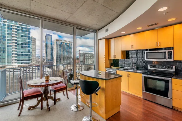 $2,750 | 360 Nueces Street, Unit 1210, Austin, TX 78701