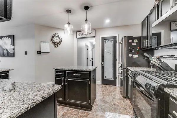 $275,000 | 218 Streamside Drive, DeSoto, TX 75115