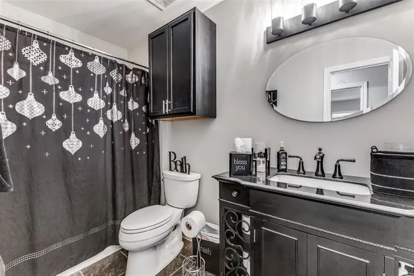 $275,000 | 218 Streamside Drive, DeSoto, TX 75115