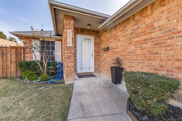 $275,000 | 218 Streamside Drive, DeSoto, TX 75115