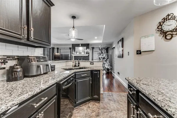 $275,000 | 218 Streamside Drive, DeSoto, TX 75115