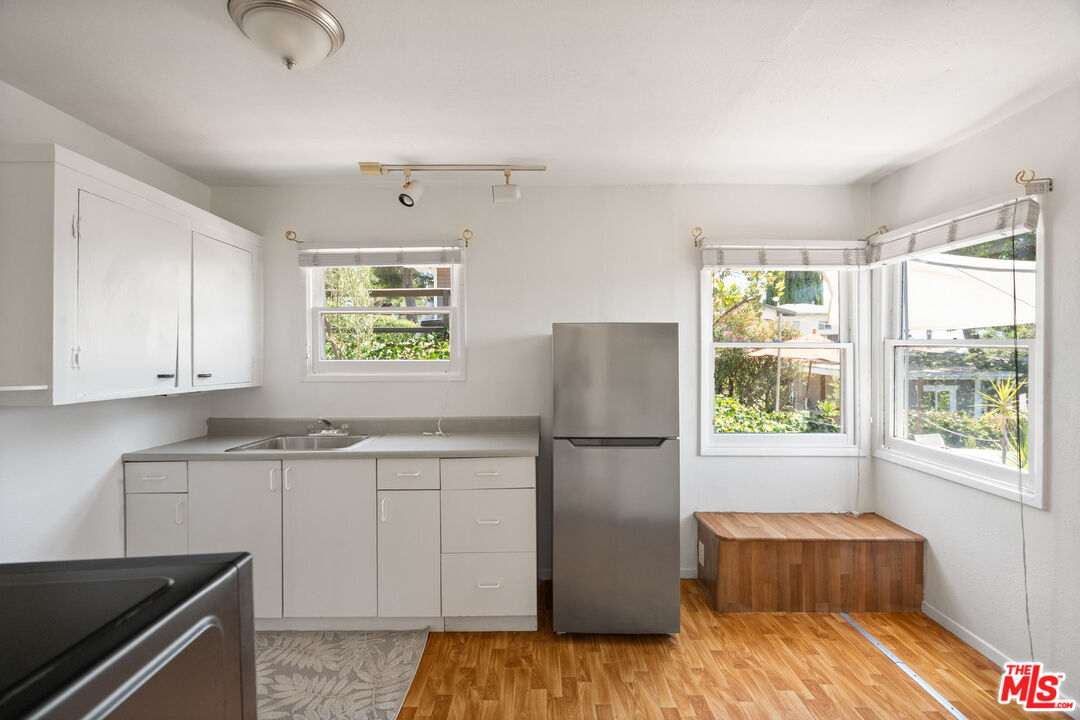 3104 Roderick Place Los Angeles, CA 90065 - Photo 10 of 31 Gallery Image 10