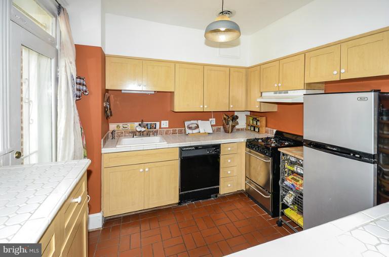 2009 Belmont Road Northwest, Unit 403 Washington, DC 20009 - Photo 2 of 15 Kitchen