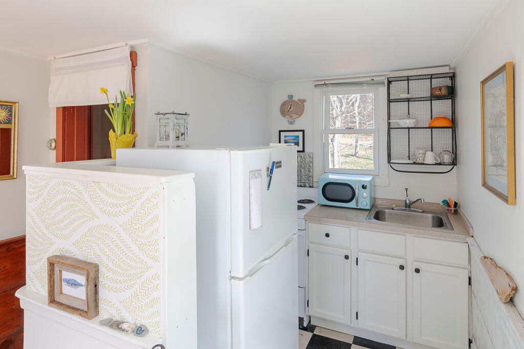 17 Shore Road, Unit 6 Truro, MA 02666 - Photo 6 of 15 17_shore_RD-2
