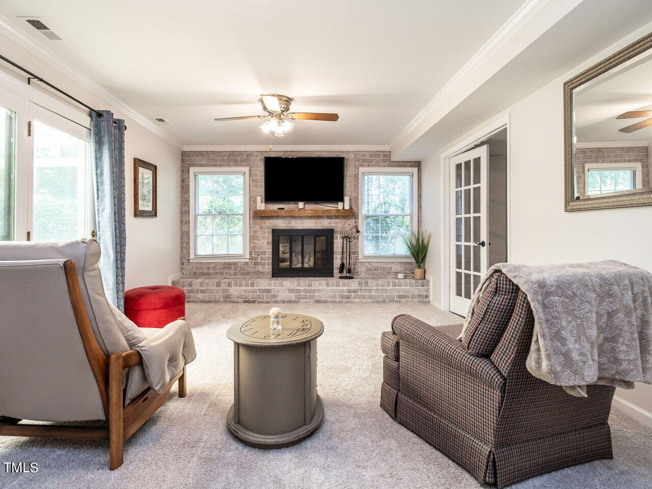 1713 Medfield Road Raleigh, NC 27607 - Photo 30 of 41 029-1280x960-family-room
