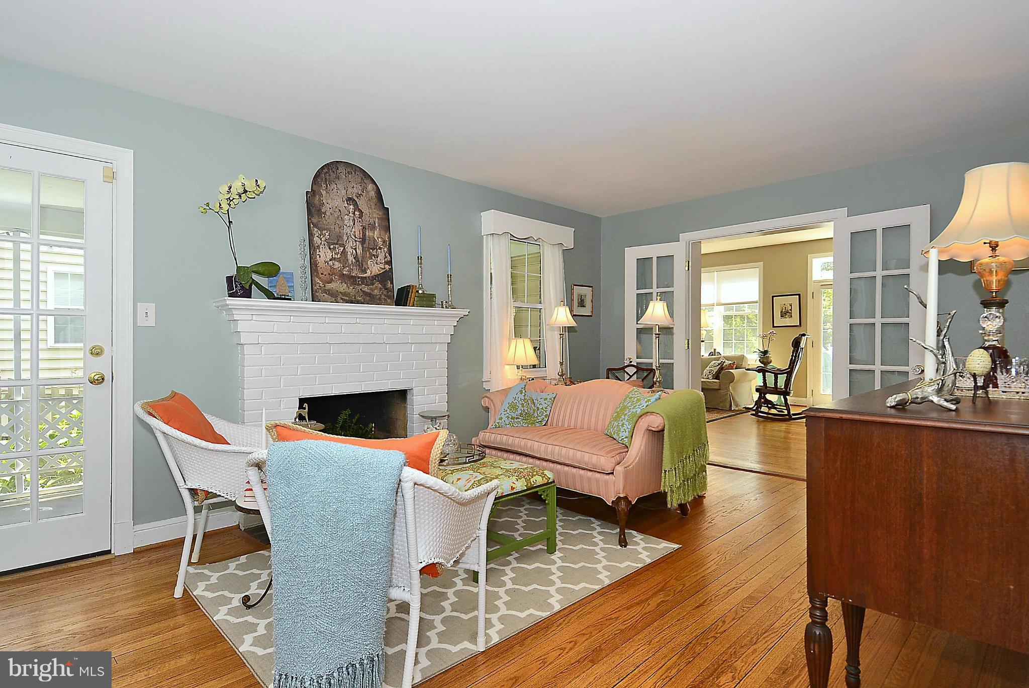 2106 Cascade Road Silver Spring, MD 20902 - Photo 12 of 30 Living Room