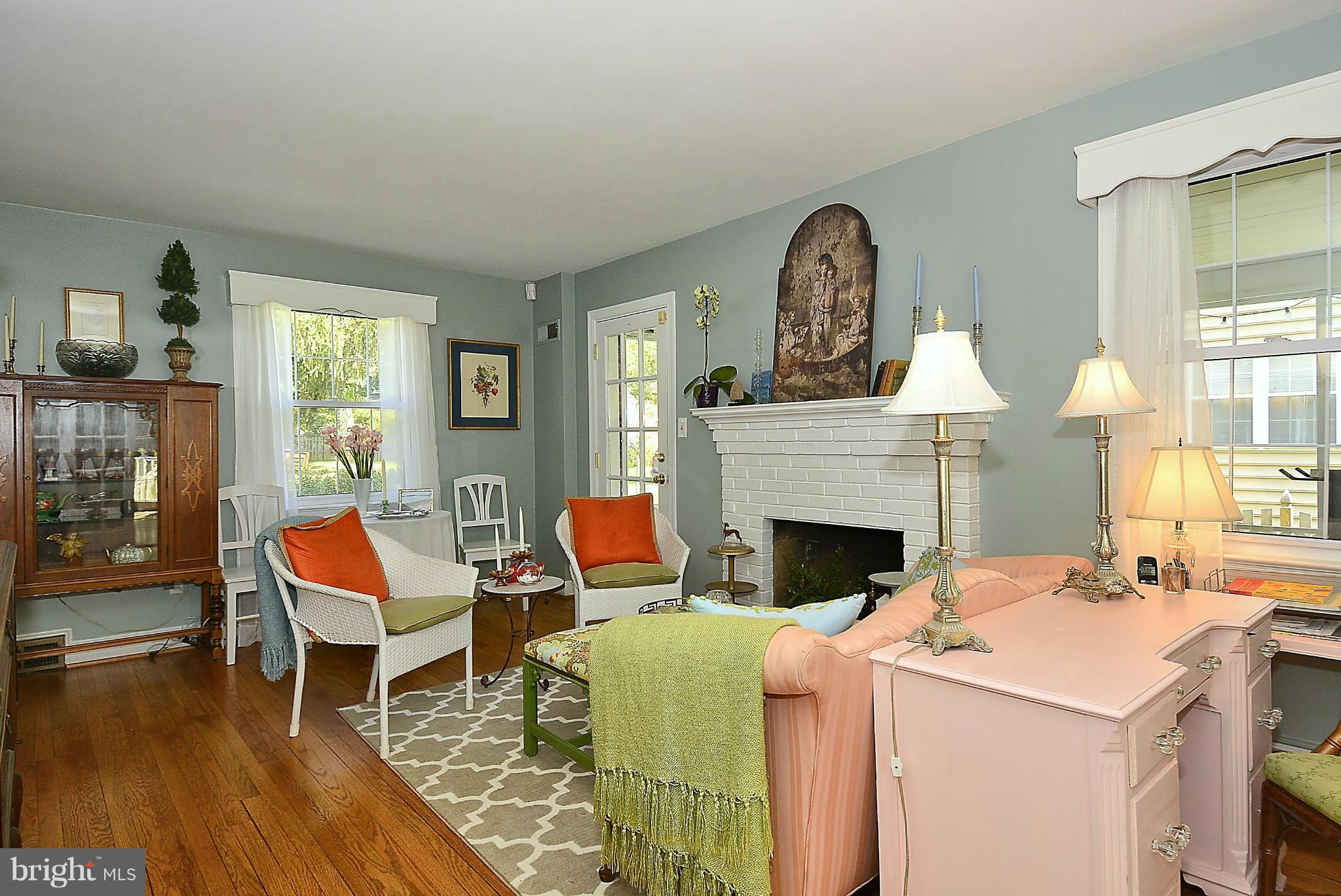 2106 Cascade Road Silver Spring, MD 20902 - Photo 13 of 30 Living Room