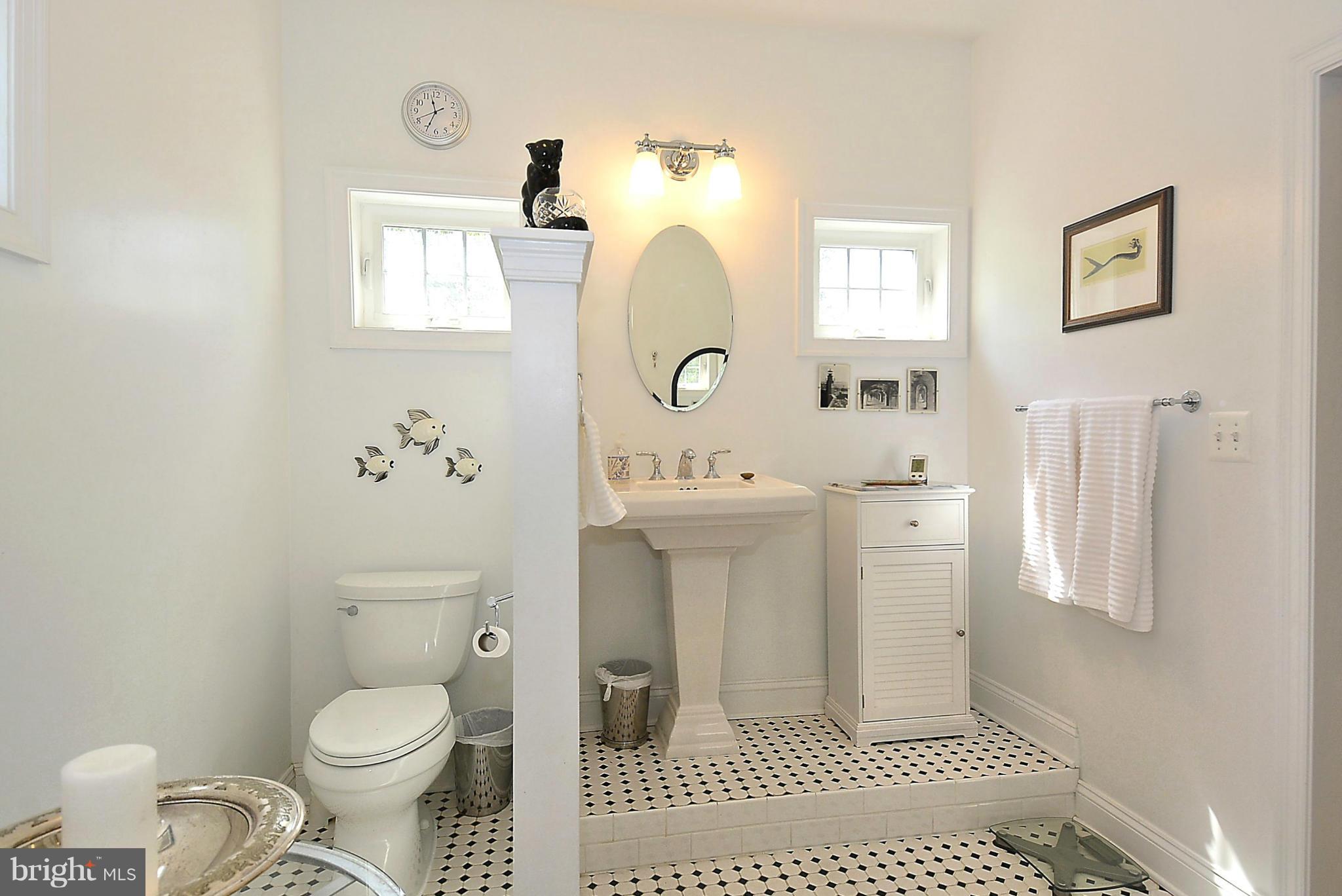2106 Cascade Road Silver Spring, MD 20902 - Photo 22 of 30 Bath (Master)