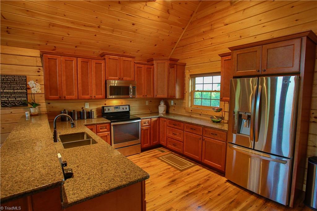 224 Bennett Road Stoneville, NC 27048 - Photo 11 of 27 SS appliances