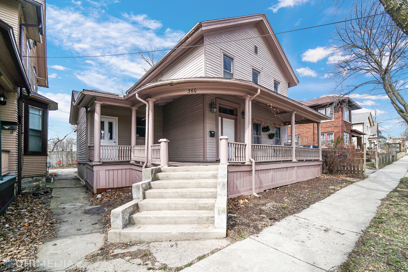 360 North Spring Street Elgin, IL 60120 - Photo 1 of 20