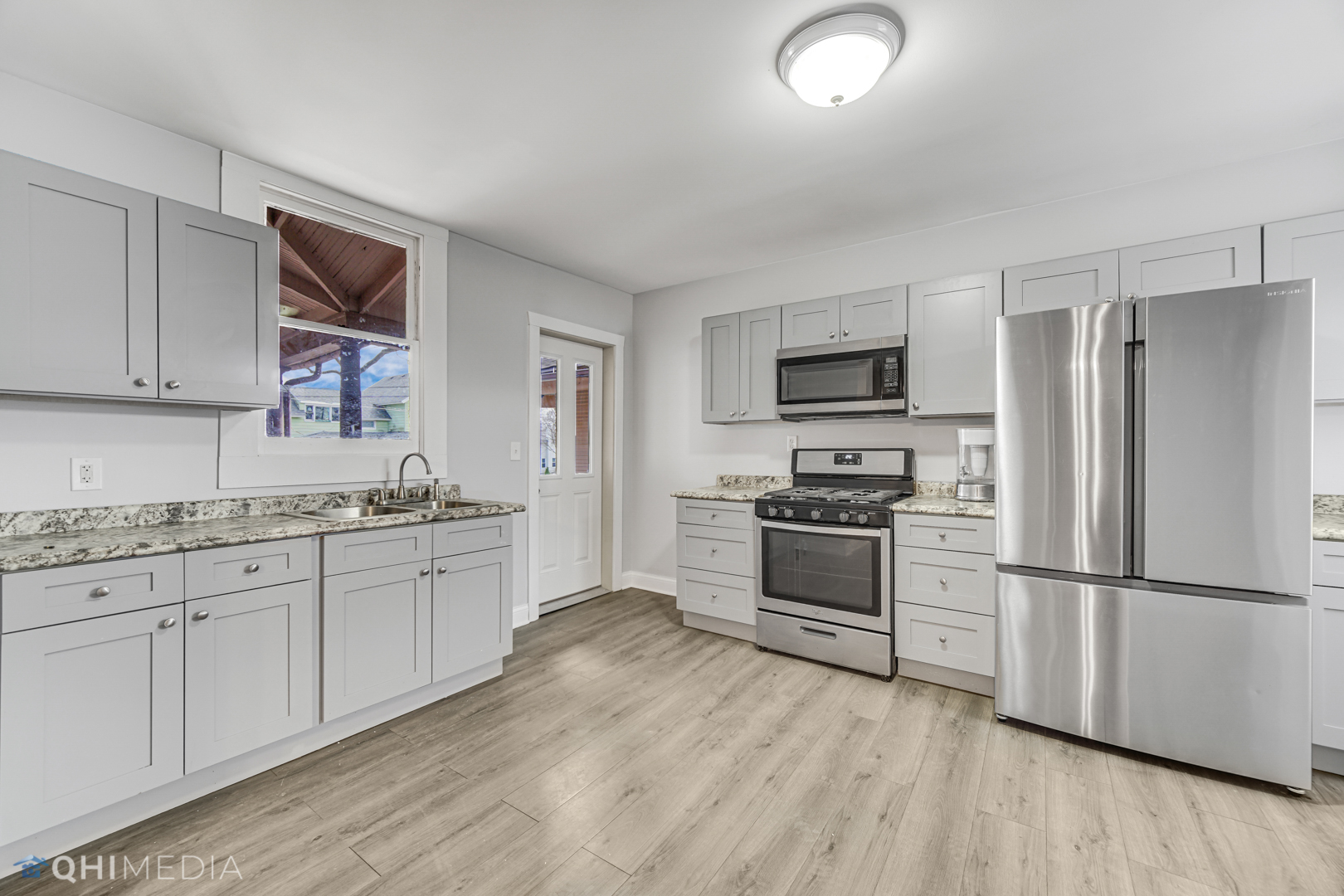 360 North Spring Street Elgin, IL 60120 - Photo 5 of 20
