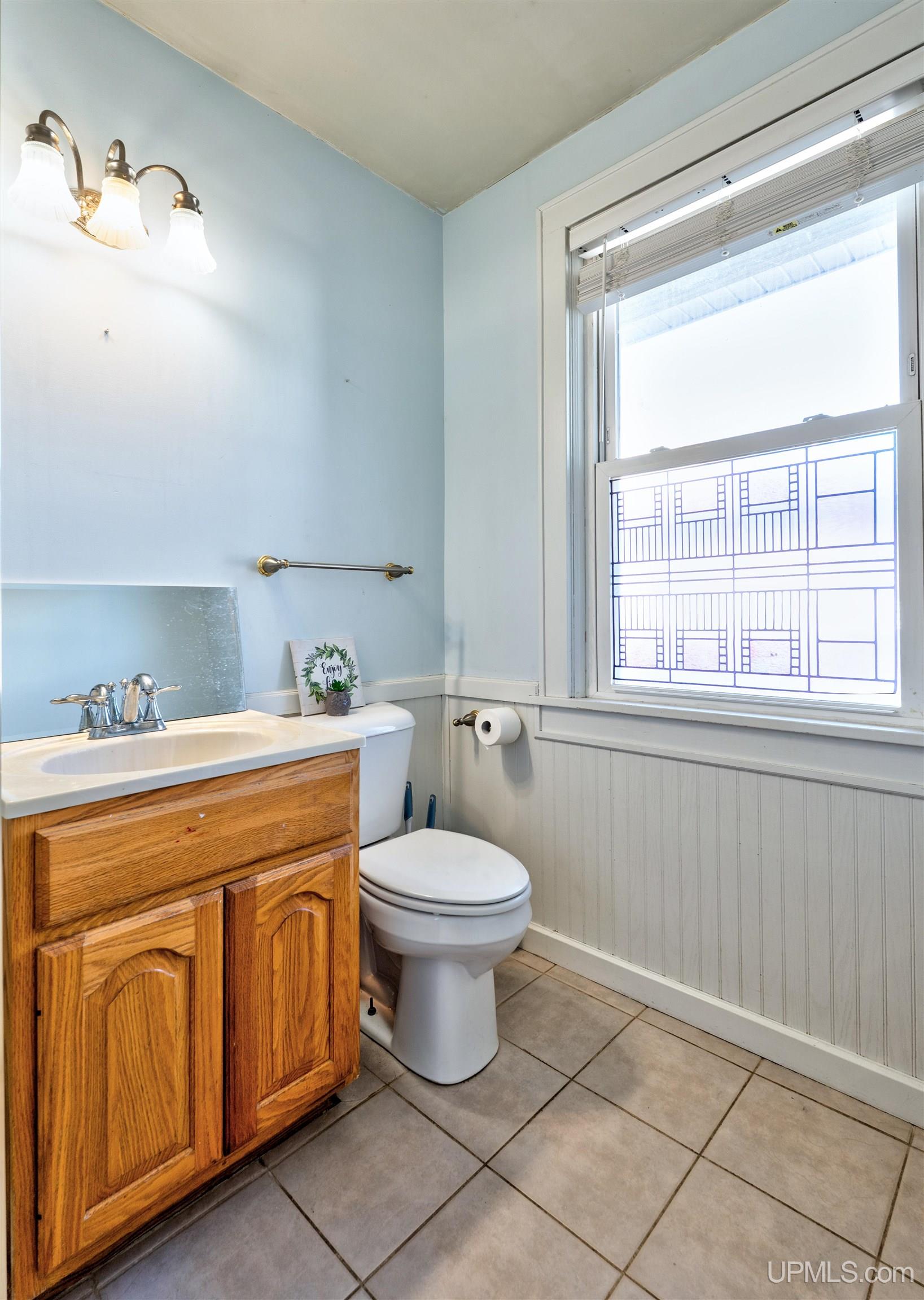 705 South 10th Street Escanaba, MI 49829 - Photo 17 of 45