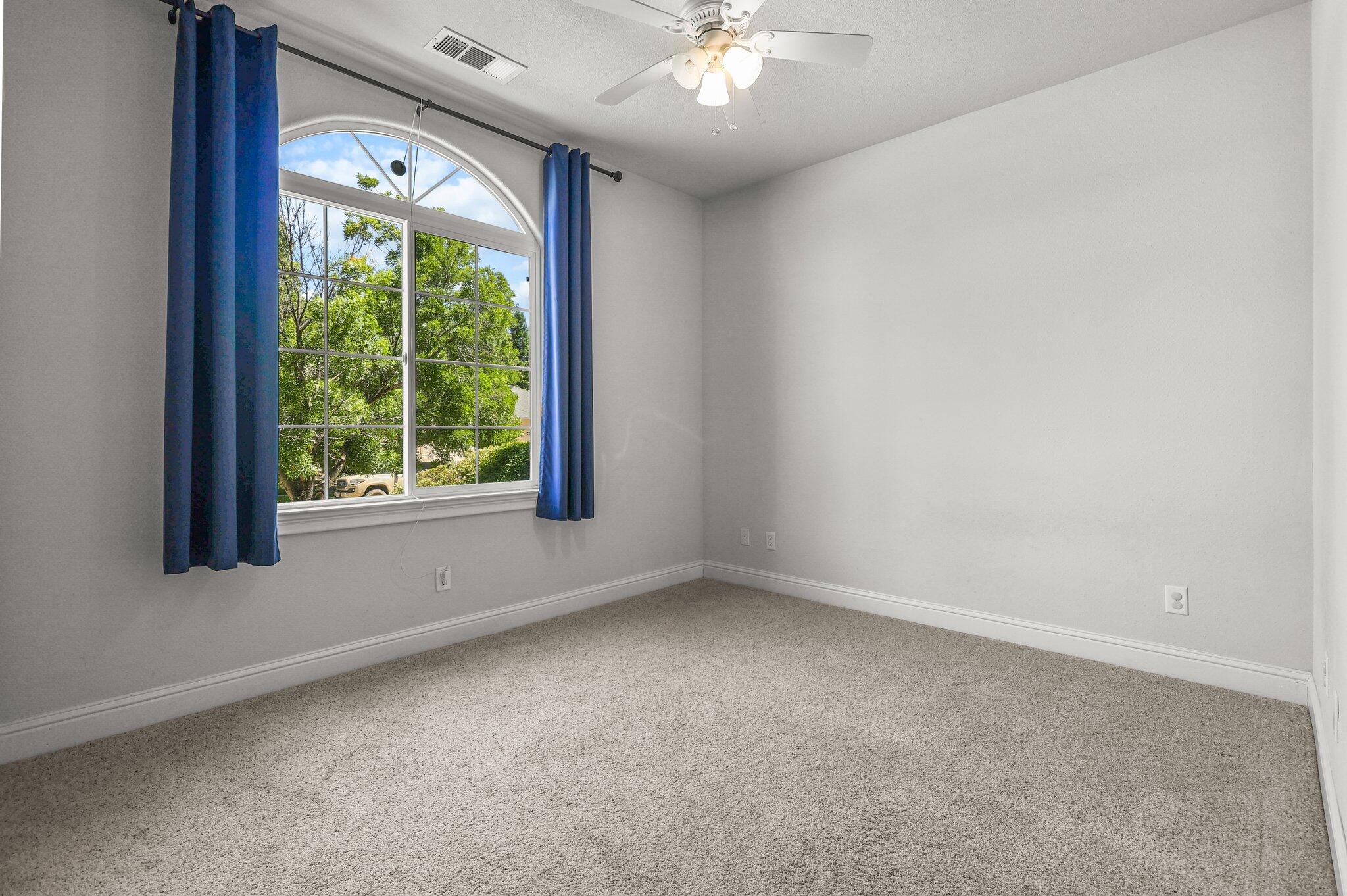 955 Leisha Lane Redding, CA 96001 - Photo 17 of 36 an empty room with a window