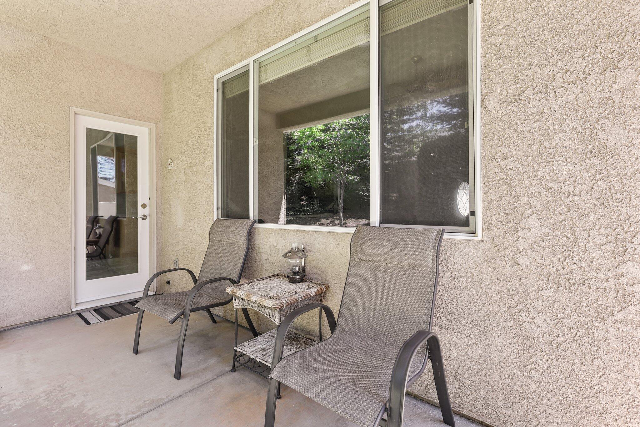 955 Leisha Lane Redding, CA 96001 - Photo 31 of 36 a living room with furniture and large windows