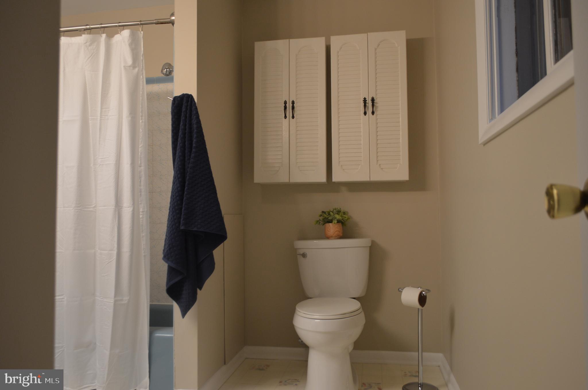 5931 Snowdens Run Road Sykesville, MD 21784 - Photo 16 of 31 First floor bath