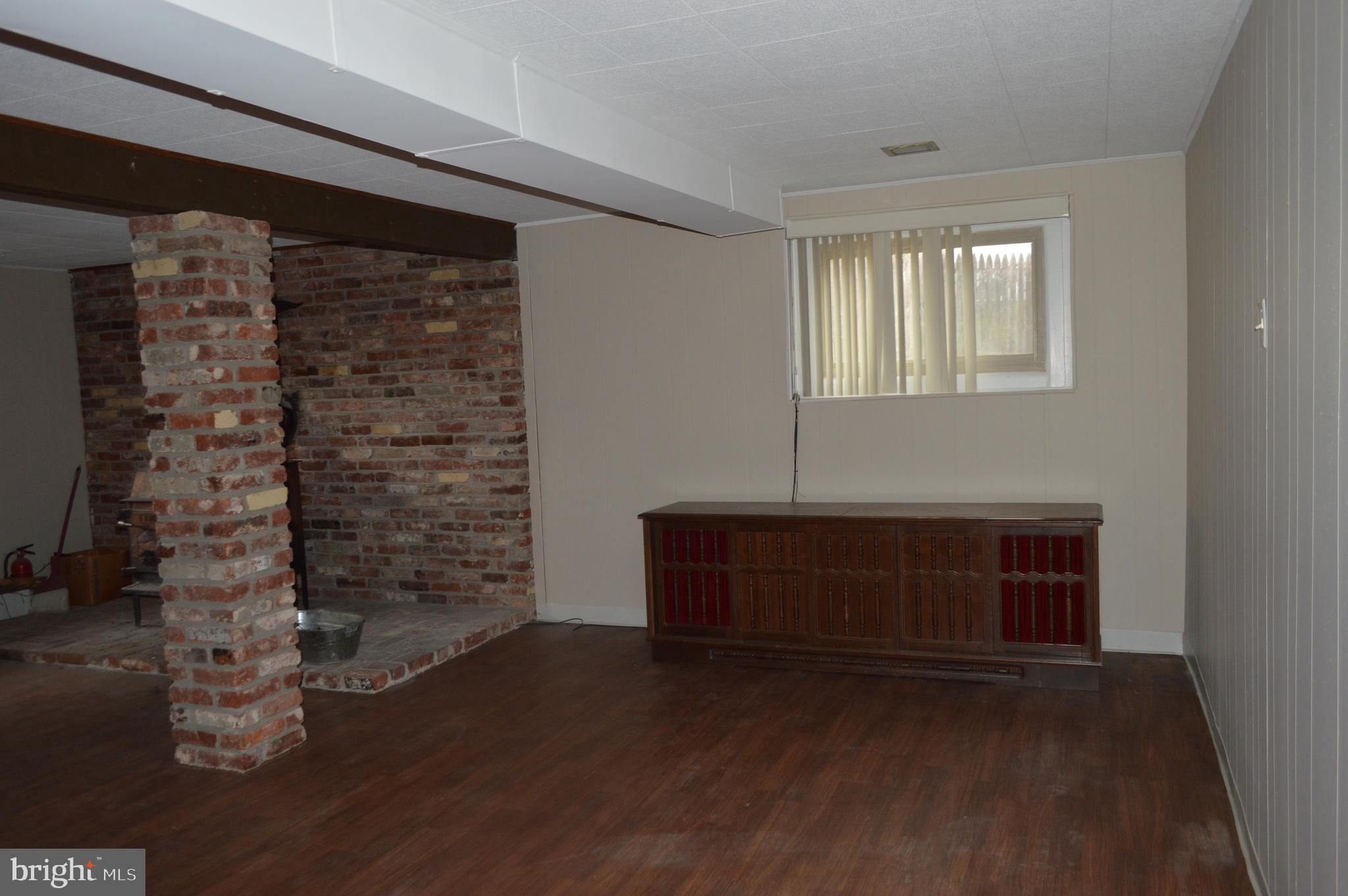 5931 Snowdens Run Road Sykesville, MD 21784 - Photo 20 of 31 Family Room