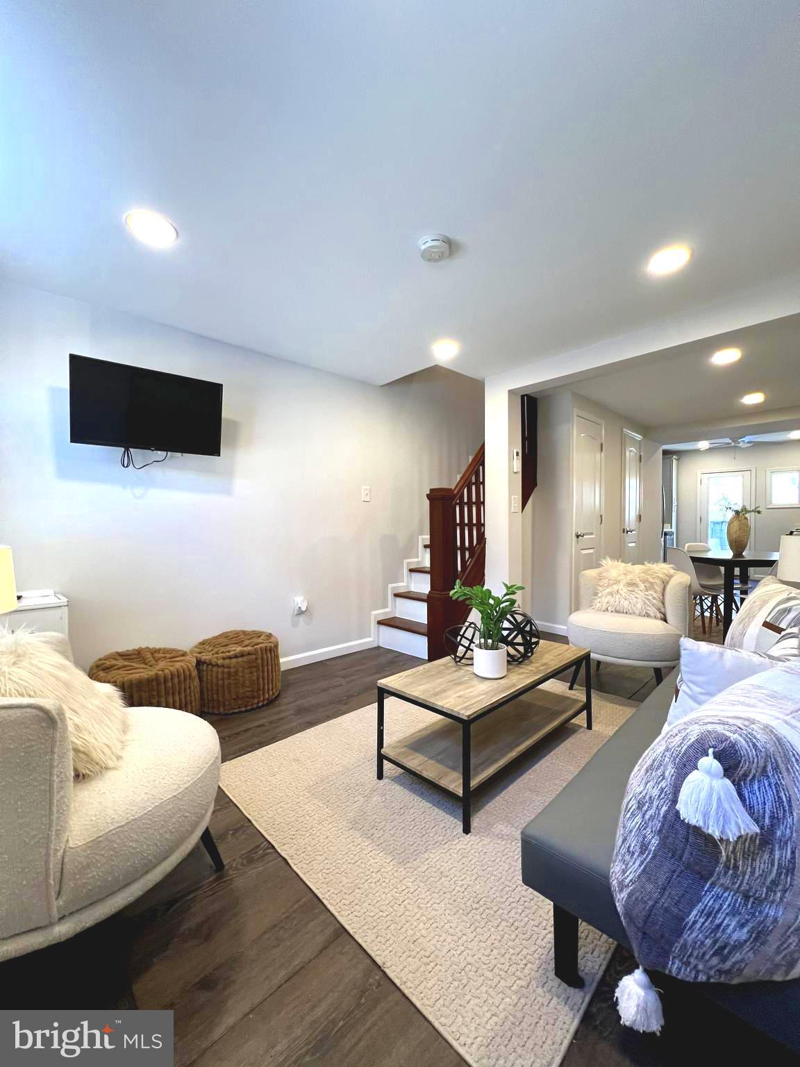 324 South Castle Street Baltimore, MD 21231 - Photo 2 of 17