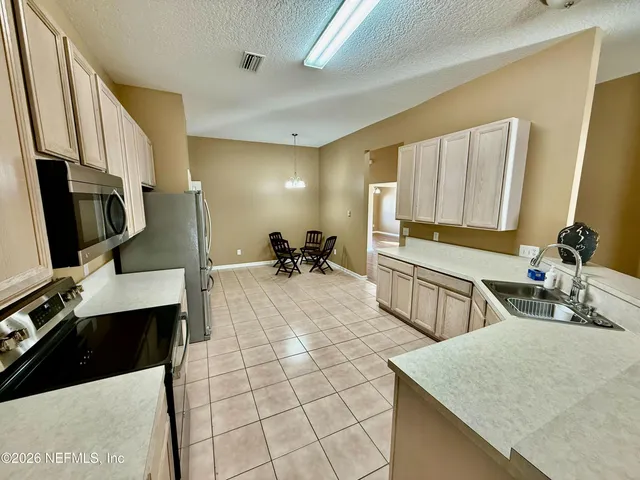 $2,700 | 708 Sharon Court, St. Johns, FL 32259