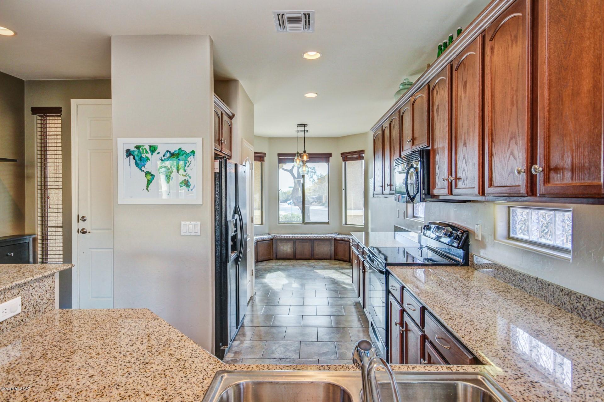 12866 Bloomington Loop Oro Valley, AZ 85755 - Photo 7 of 32