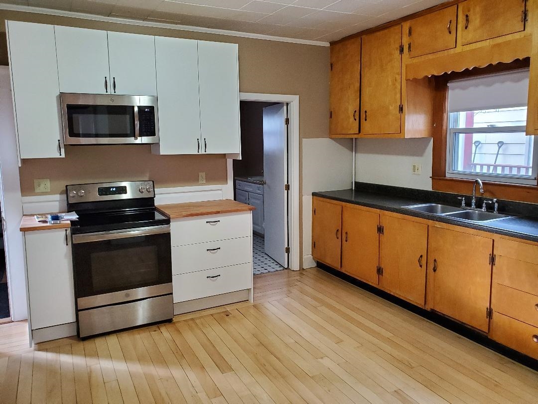 548 Maple Street Manchester, NH 03104 - Photo 2 of 16 Gallery Image 2