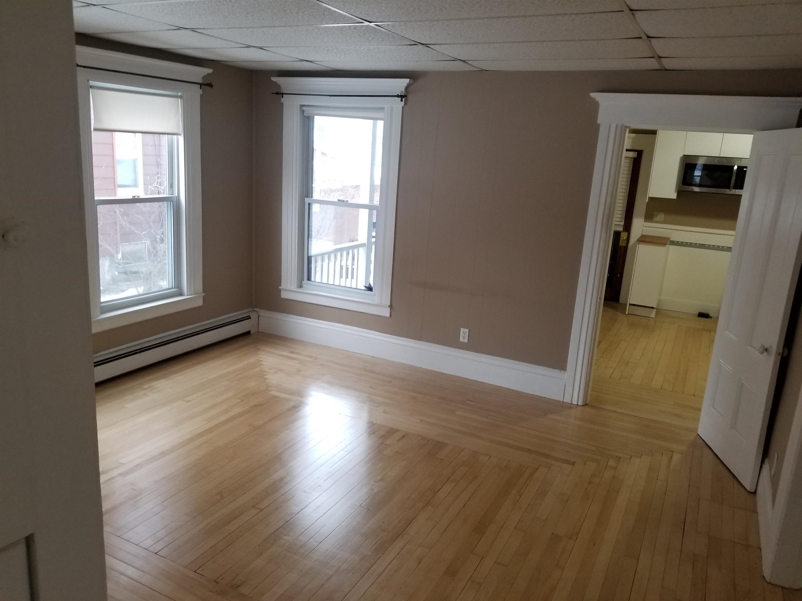 548 Maple Street Manchester, NH 03104 - Photo 8 of 16 Gallery Image 8