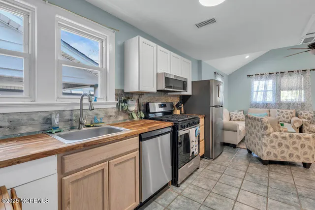 $1,800 | 503 1/2 Park Pl Avenue, Bradley Beach, NJ 07720