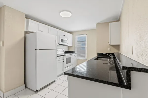 $2,400 | 137 Riberia Street, Unit A, St. Augustine, FL 32084