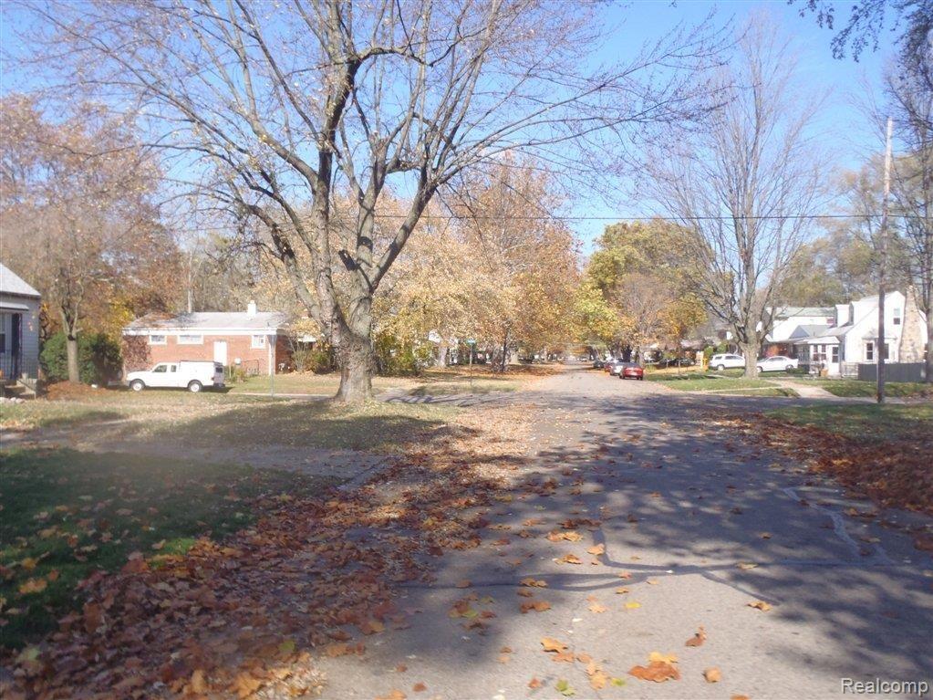 19375 Rensellor Street Livonia, MI 48152 - Photo 3 of 5 10-25-12_HAM 099.JPG