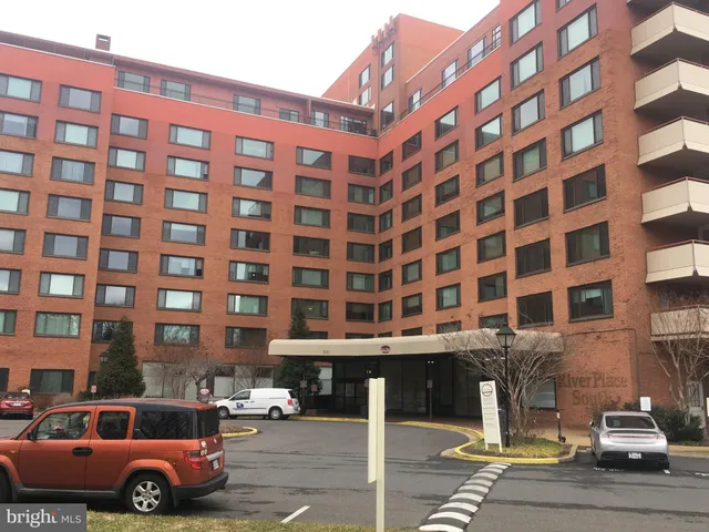 a view of an empty room with a kitchen