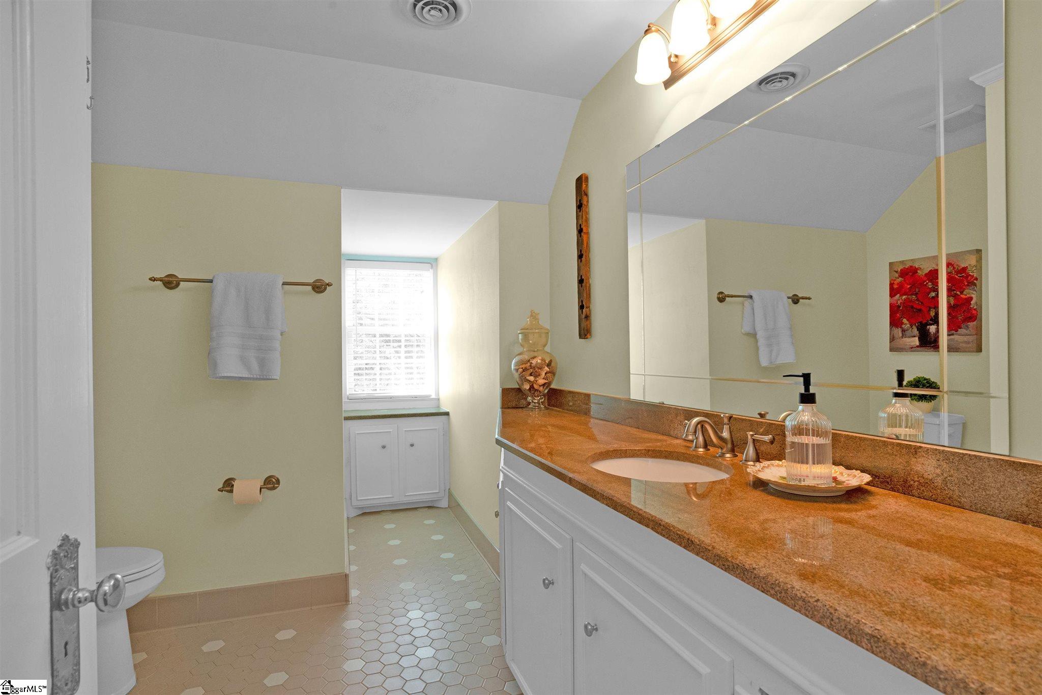 137 Edgecombe Road Spartanburg, SC 29307 - Photo 18 of 36