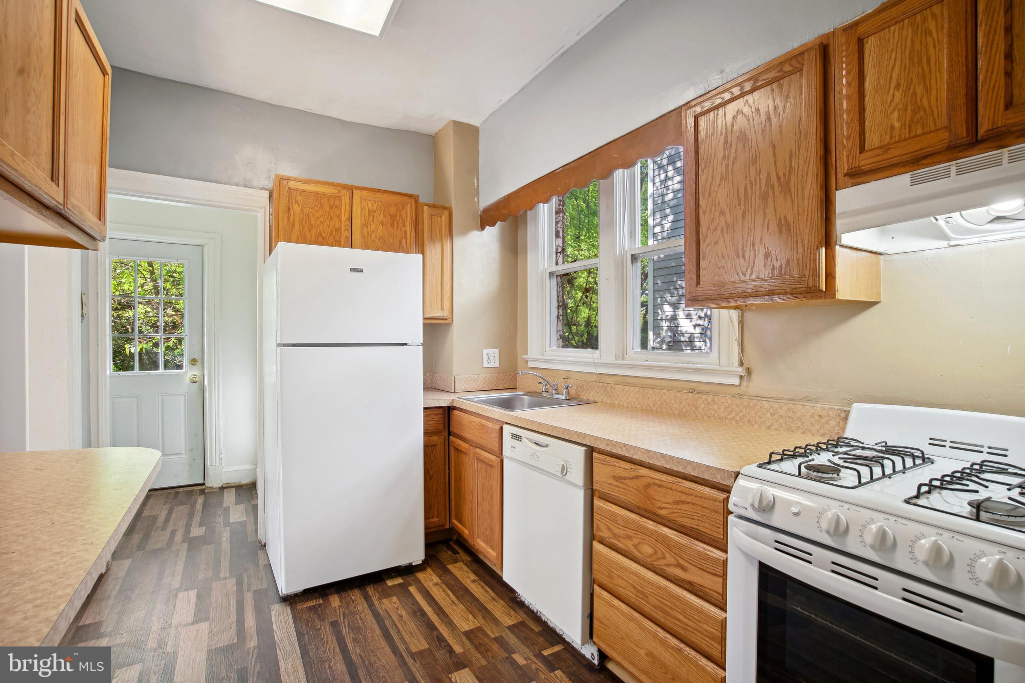 3202 Military Road Northwest Washington, DC 20015 - Photo 9 of 26 Kitchen