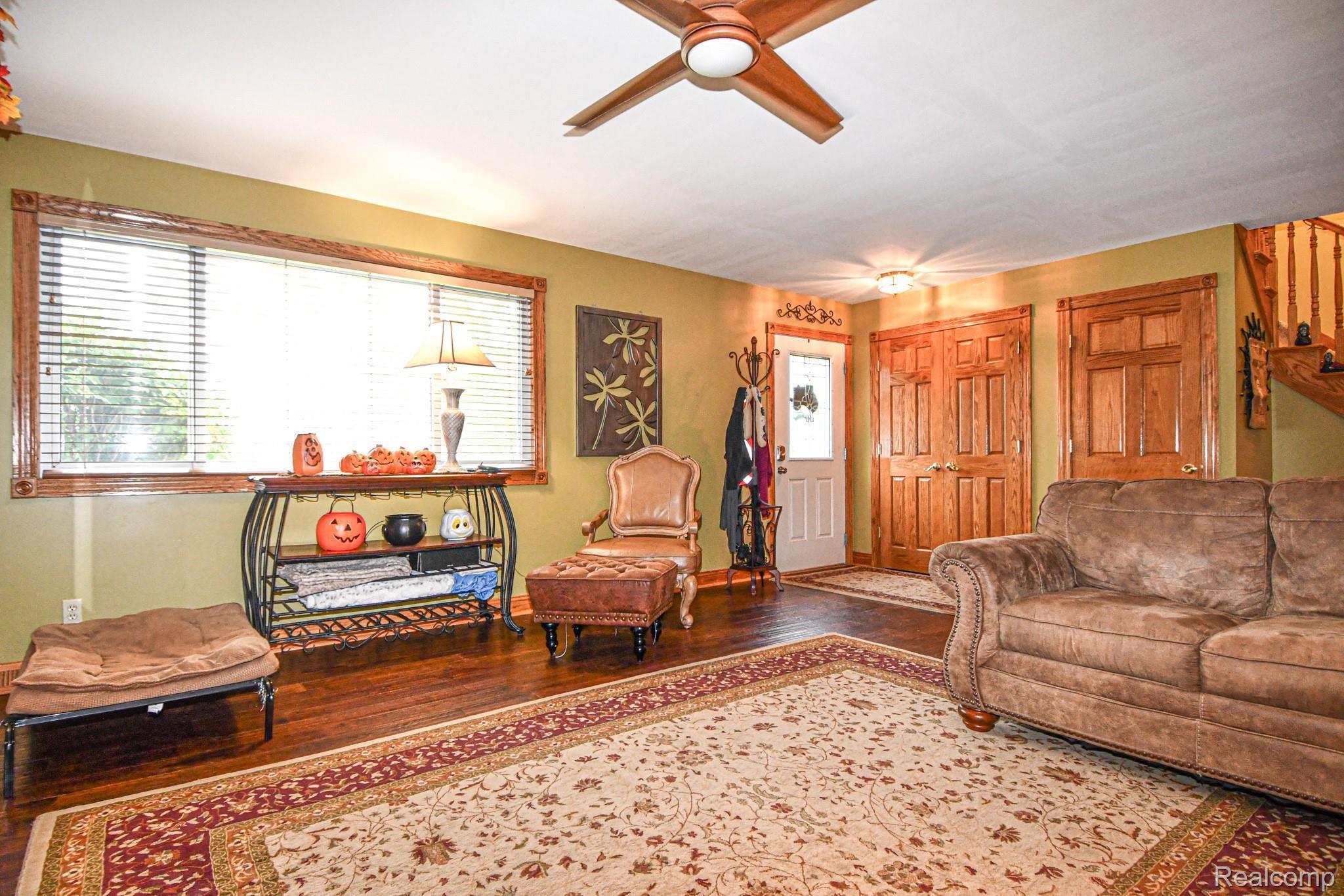10376 Sharp Road Swartz Creek, MI 48473 - Photo 7 of 62 WARM AND INVITING LIVING SPACE
