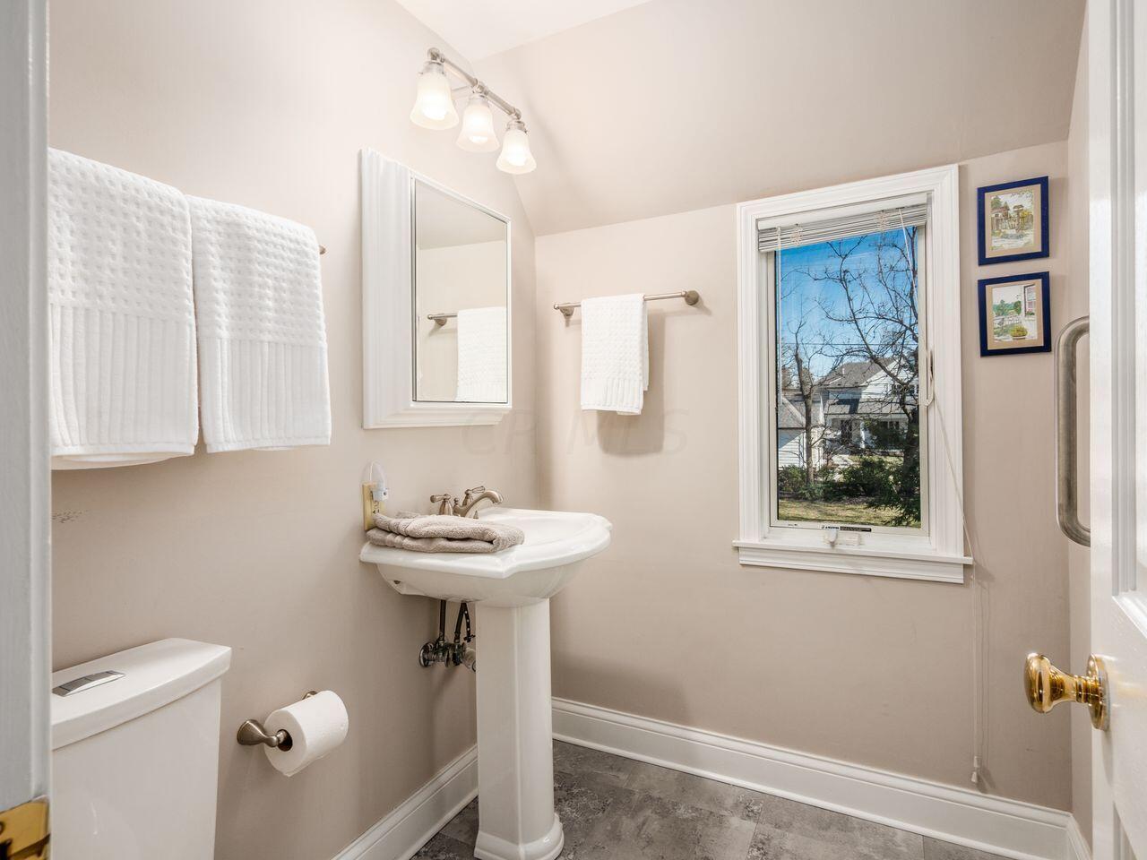 2620 Berwyn Road Columbus, OH 43221 - Photo 26 of 39 A_2620_Berwyn_066