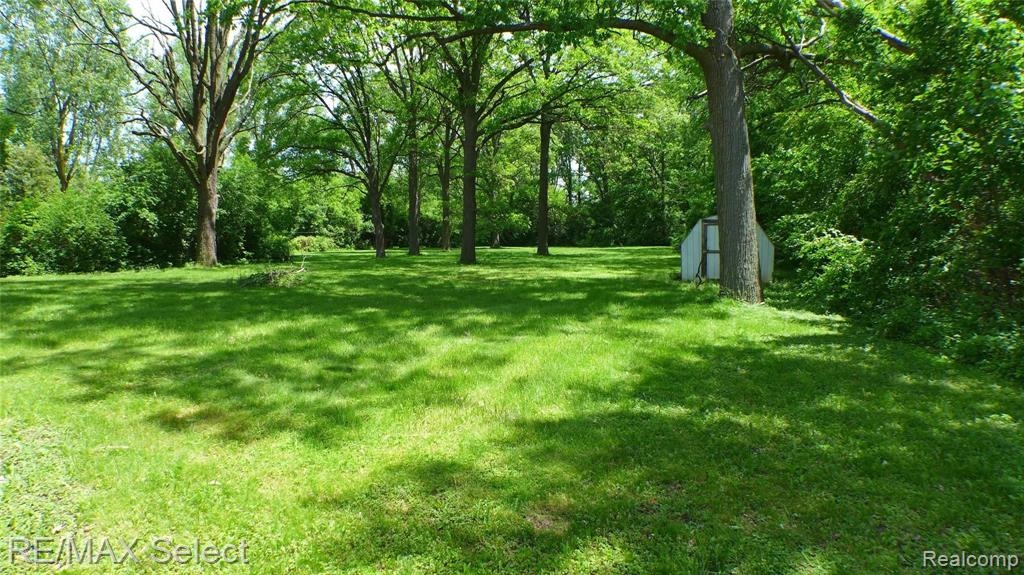 2290 Center Road Burton, MI 48509 - Photo 3 of 17