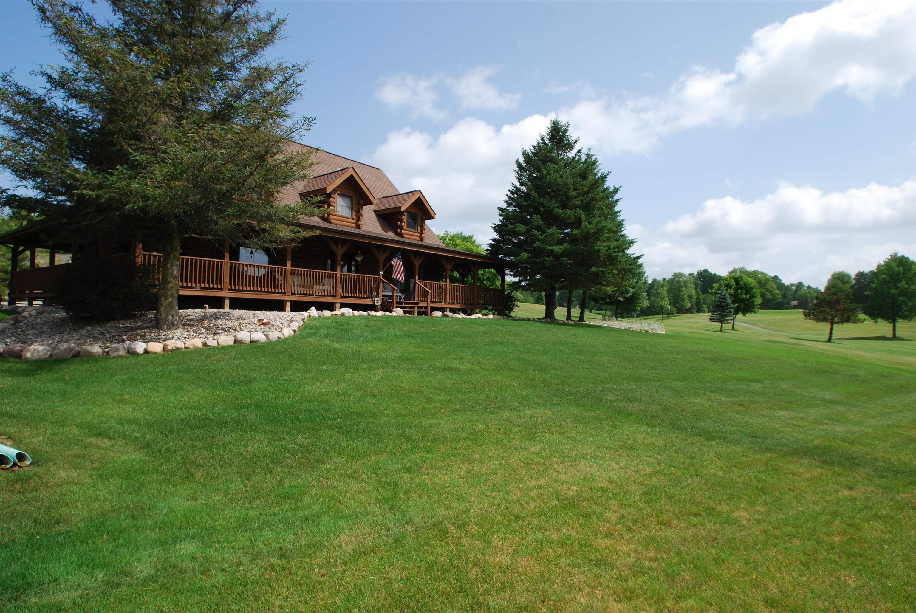 5592 Linksview Way Gladwin, MI 48624 - Photo 2 of 87 1947550-9b27f2d7-866c-45c7-b71f-aaa48ba52160.JPG