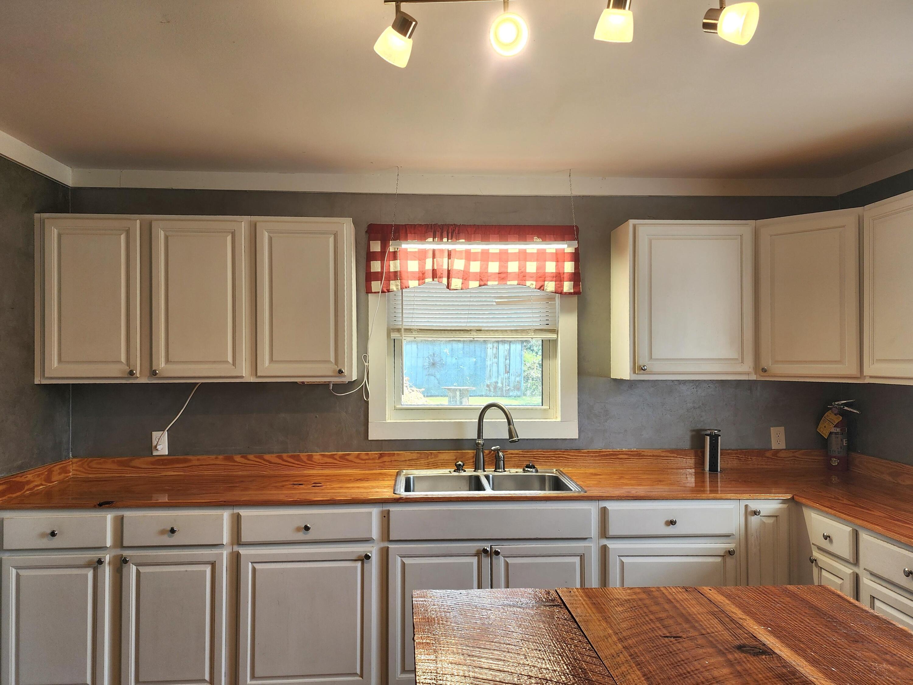 8747 Williams Bridge Road Avera, GA 30803 - Photo 11 of 47 20250905_152217
