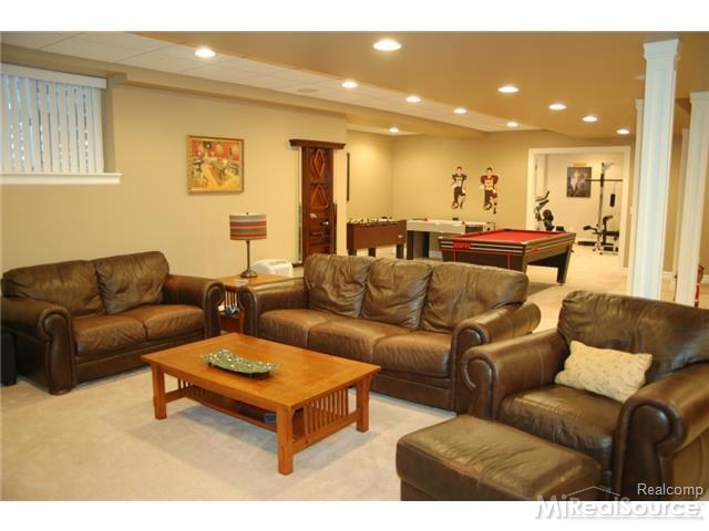 476 Oakbridge Drive Rochester, MI 48306 - Photo 32 of 38 31227983-31.JPG