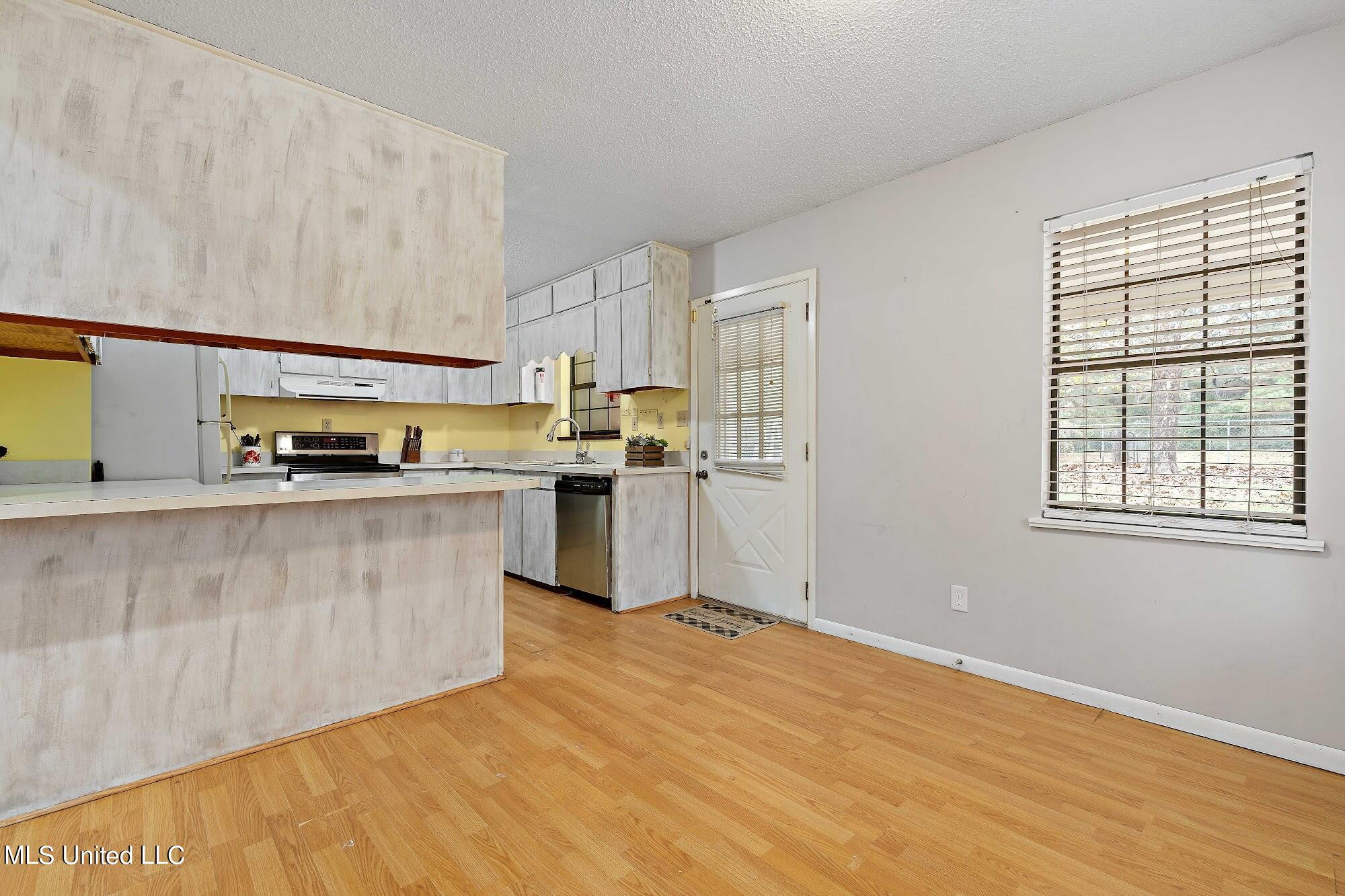 229 Tower Road Wiggins, MS 39577 - Photo 11 of 34 Dining room