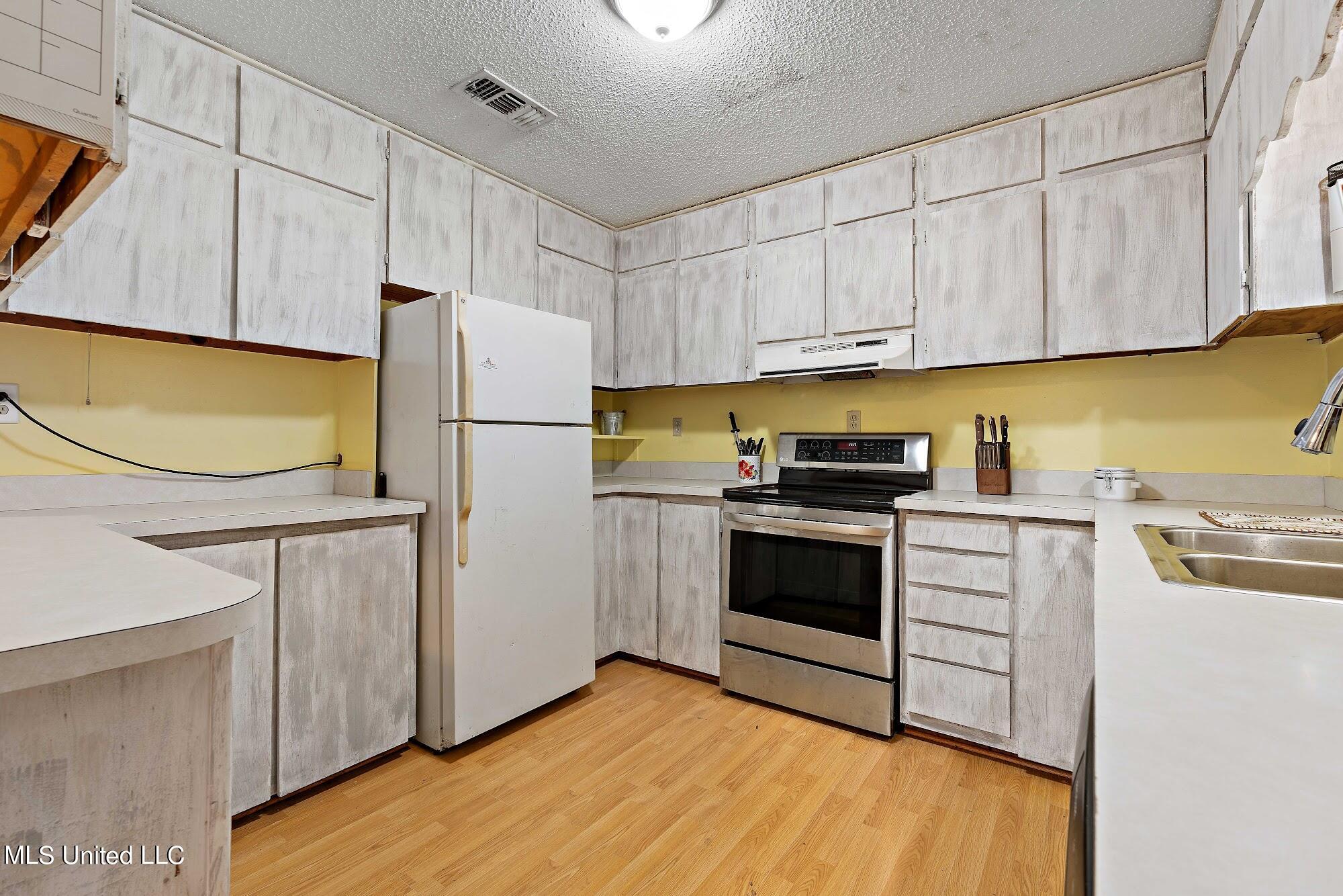 229 Tower Road Wiggins, MS 39577 - Photo 12 of 34 Kitchen