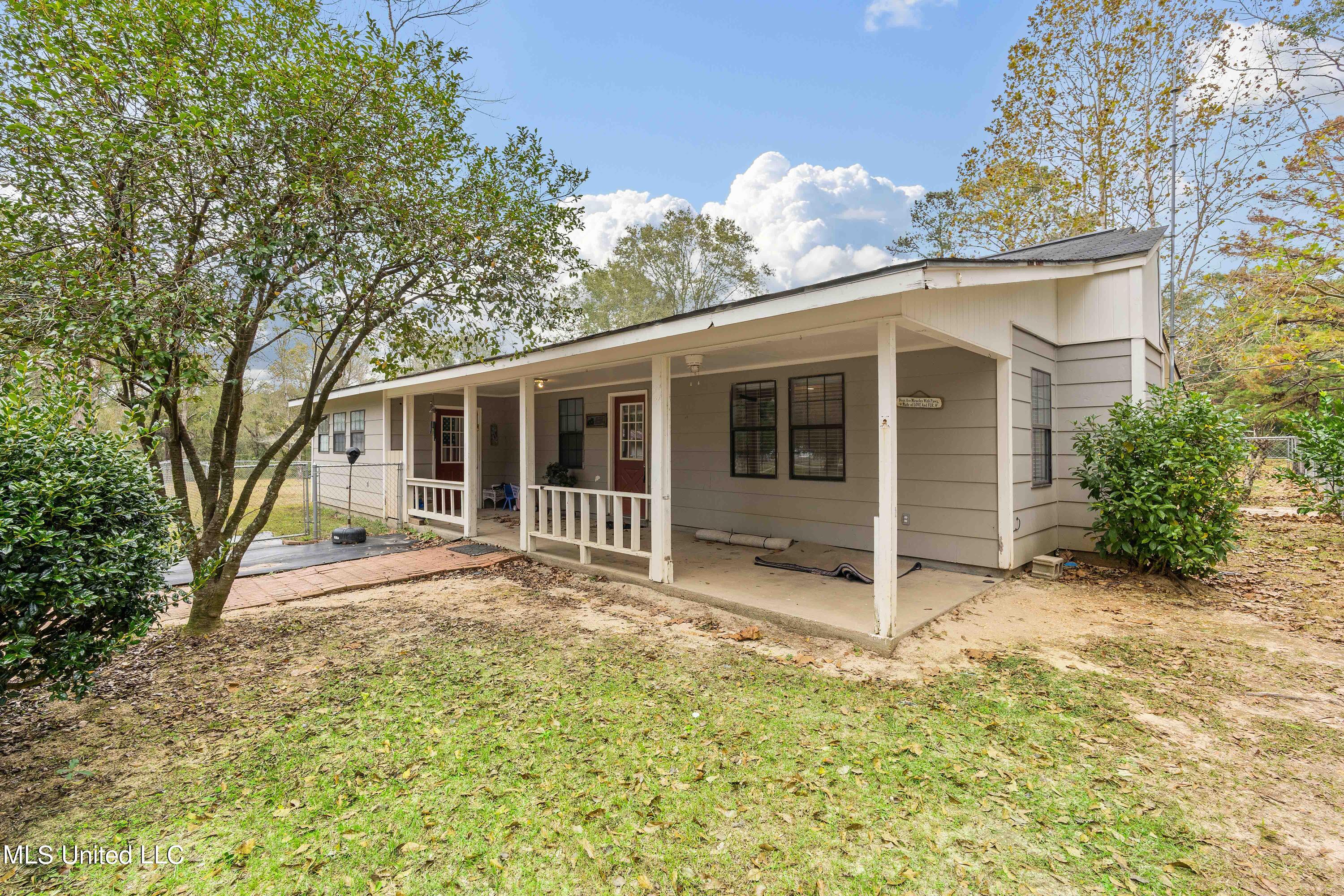 229 Tower Road Wiggins, MS 39577 - Photo 3 of 34 Right side of home
