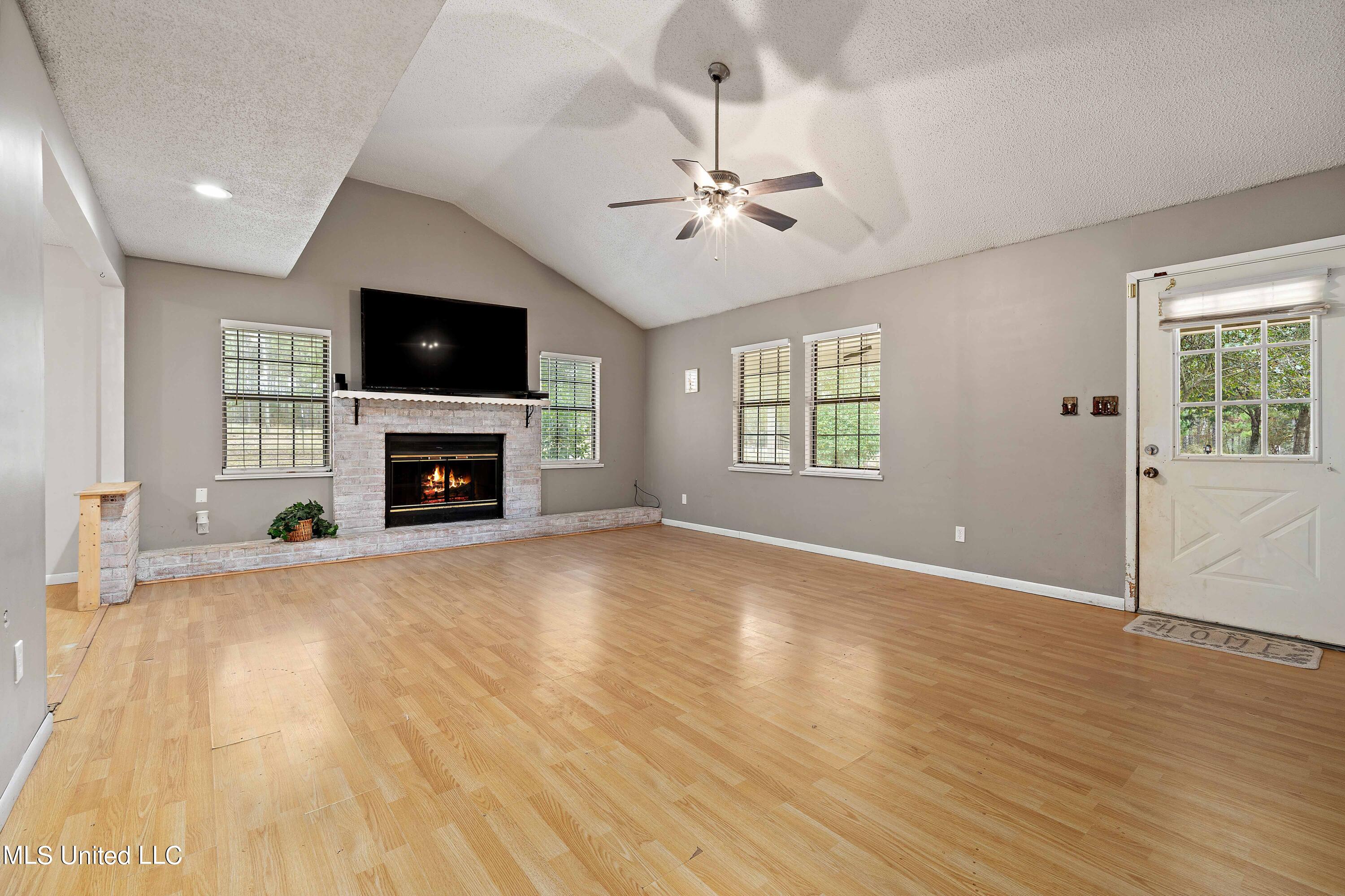 229 Tower Road Wiggins, MS 39577 - Photo 7 of 34 Living room