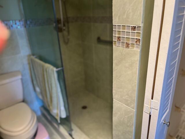 2048 Newcastle A, Unit 2048 Boca Raton, FL 33434 - Photo 12 of 18 WALK-IN SHOWER