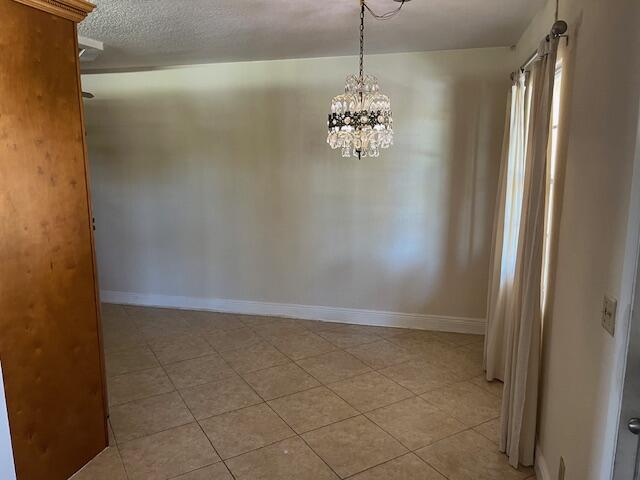 2048 Newcastle A, Unit 2048 Boca Raton, FL 33434 - Photo 4 of 18 DINING AREA