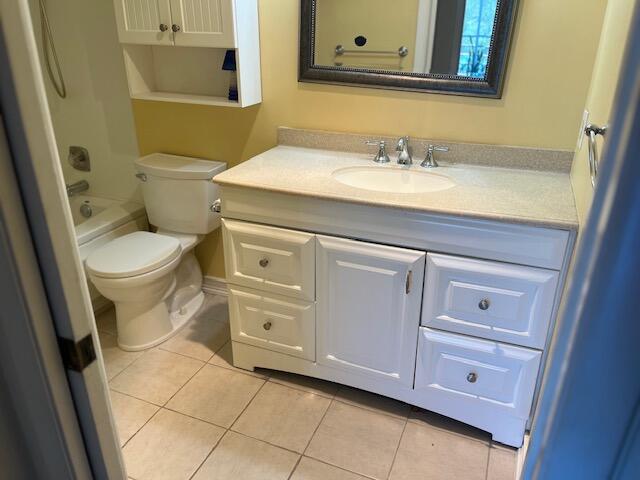 2048 Newcastle A, Unit 2048 Boca Raton, FL 33434 - Photo 8 of 18 BATHROOM