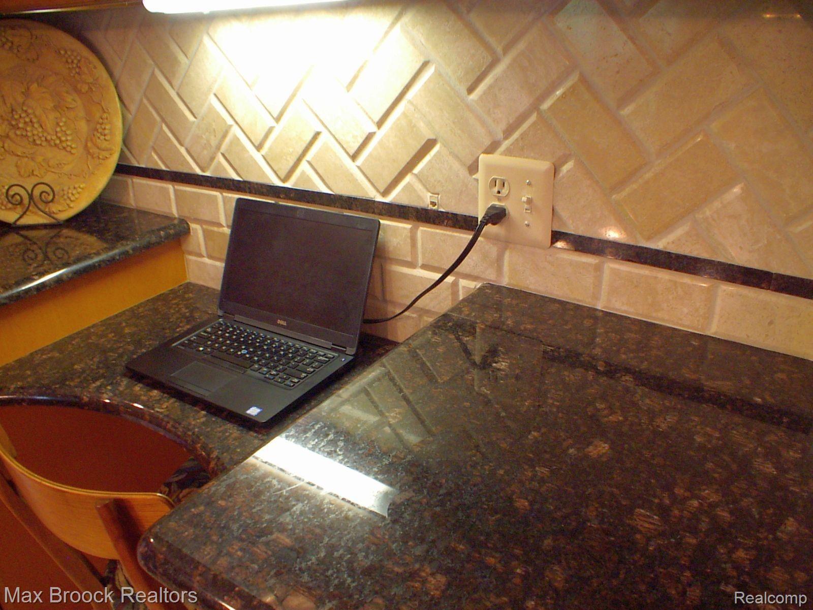 3114 Quail Ridge Circle Rochester, MI 48309 - Photo 31 of 51 computer desk