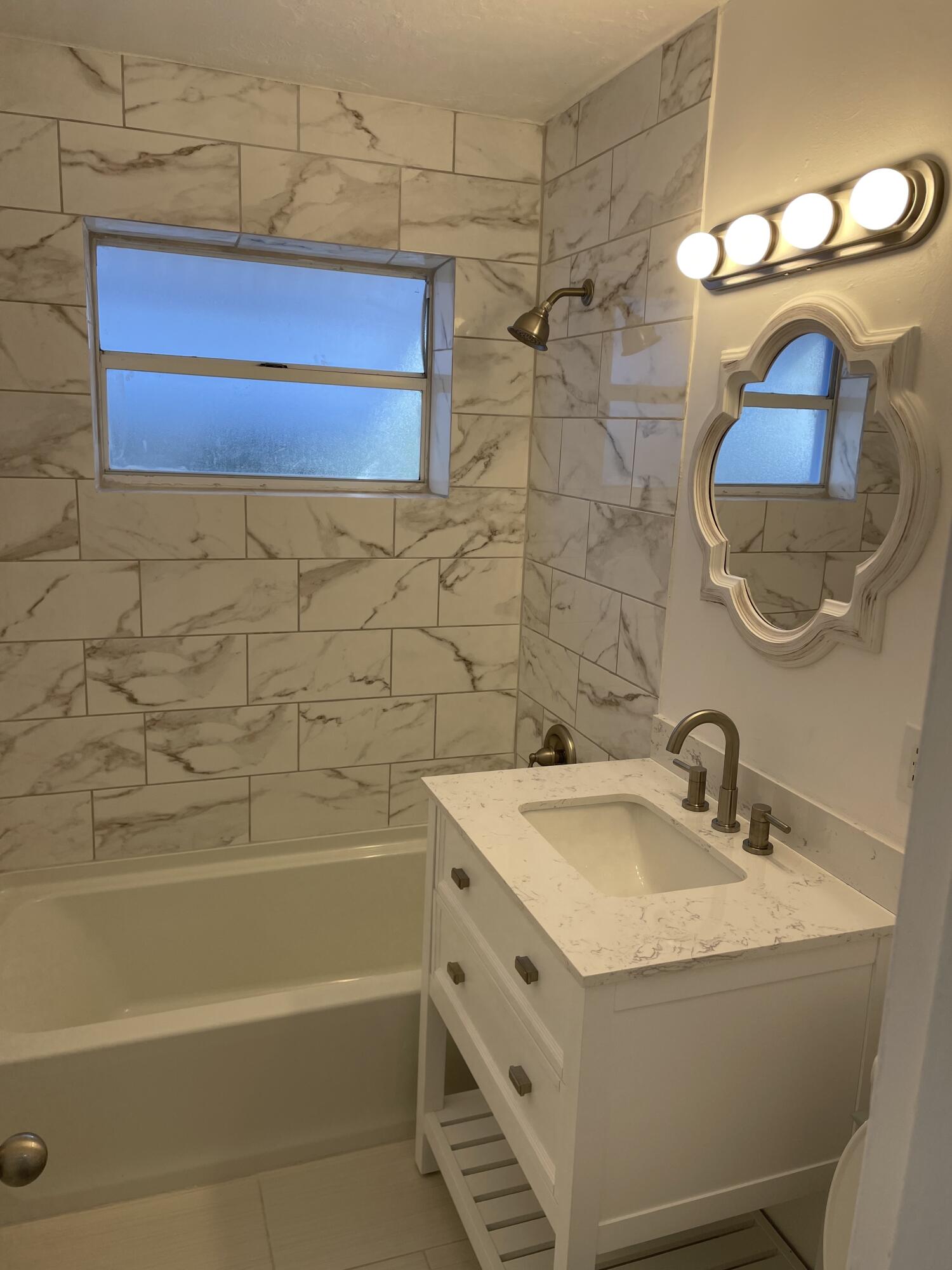 2336 Par Road West Palm Beach, FL 33409 - Photo 14 of 24 Bathroom