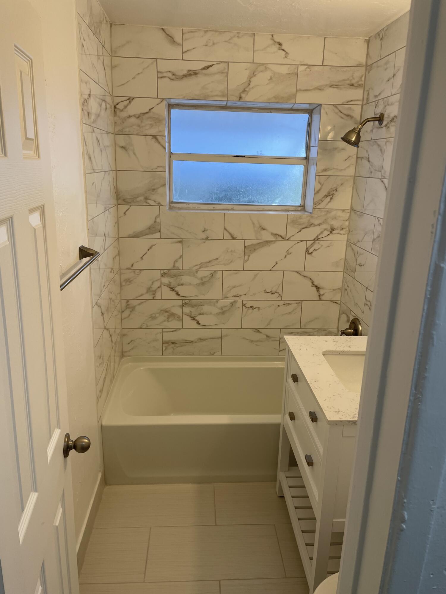 2336 Par Road West Palm Beach, FL 33409 - Photo 15 of 24 Bathroom