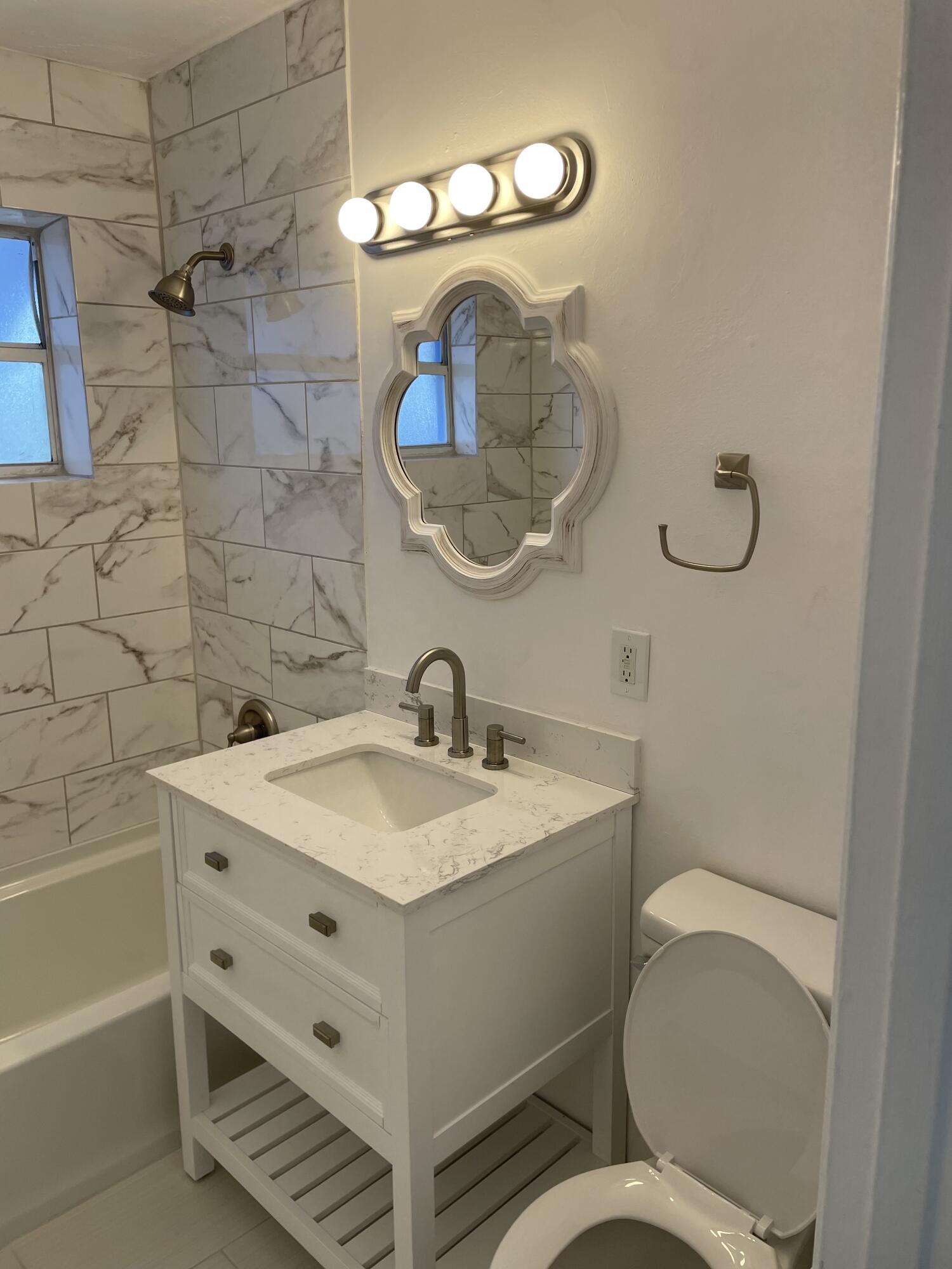 2336 Par Road West Palm Beach, FL 33409 - Photo 16 of 24 Bathroom