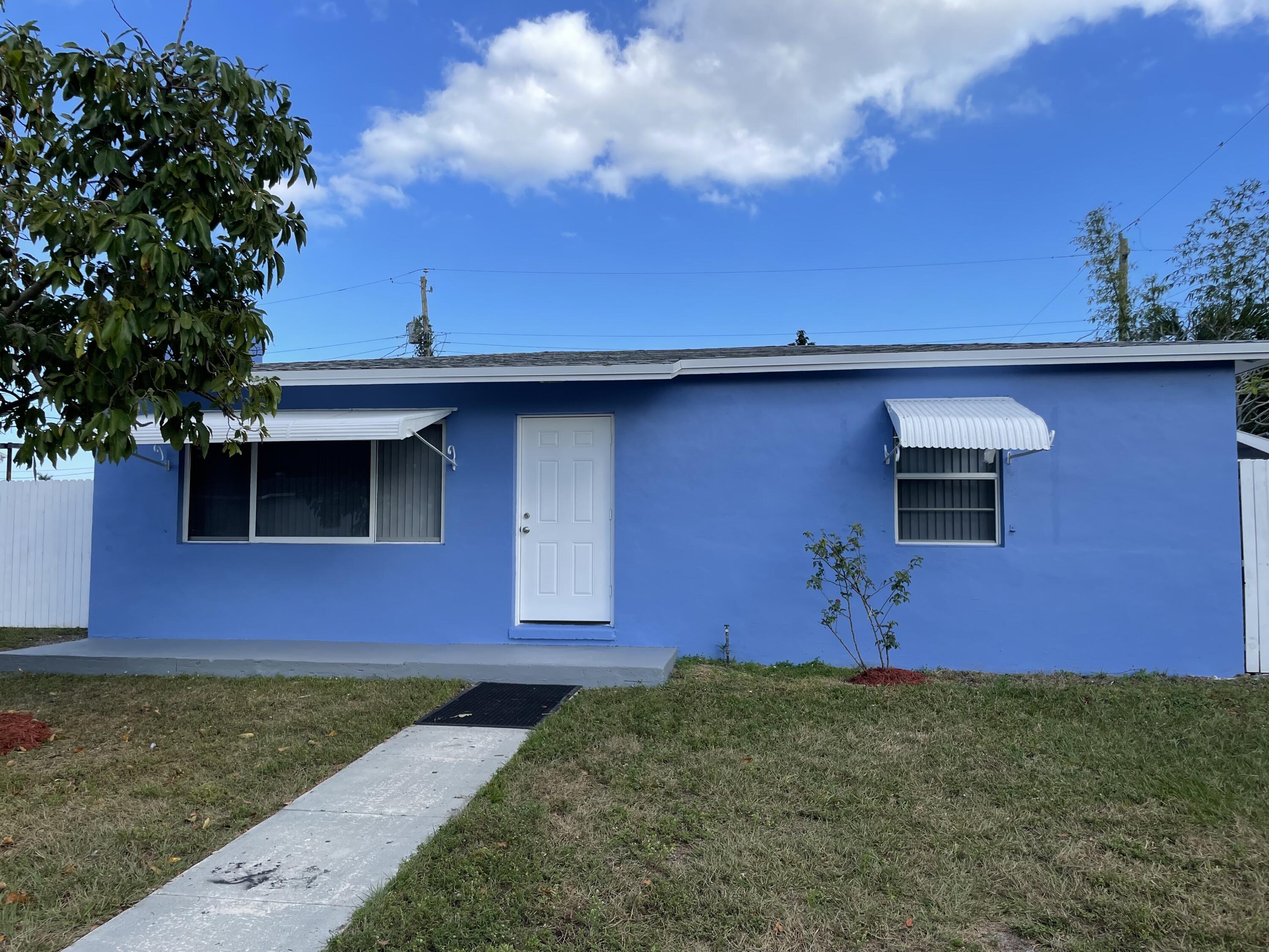 2336 Par Road West Palm Beach, FL 33409 - Photo 2 of 24 Front view